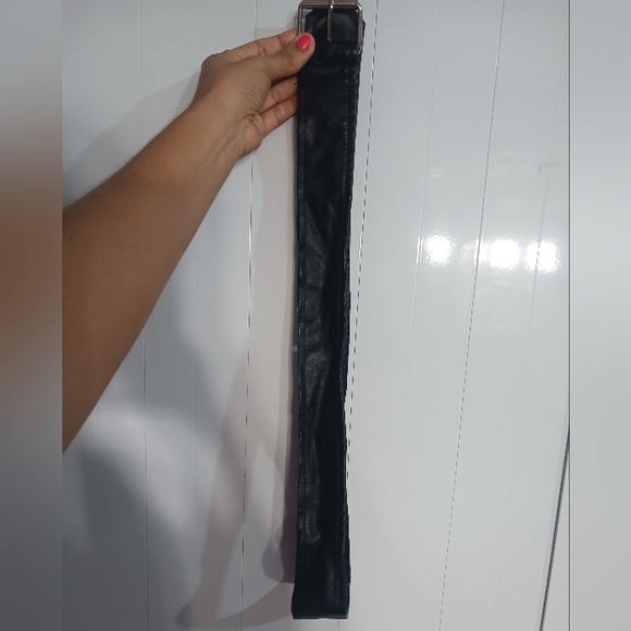 Women Black Faux Leather Adjustable Belt - Picture 4 of 7